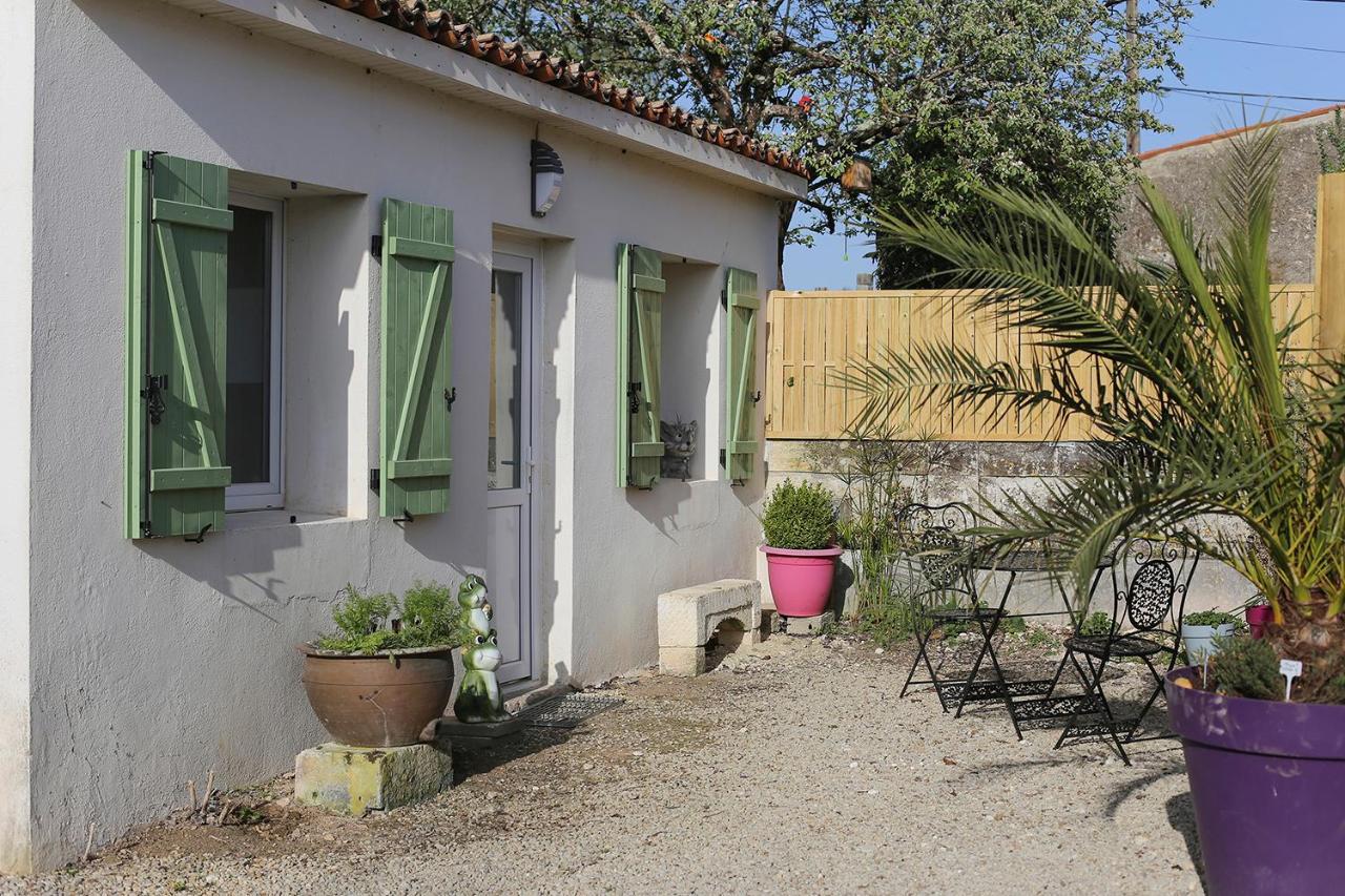 Le Gite Vert Saint-Germain-de-Lusignan Екстериор снимка